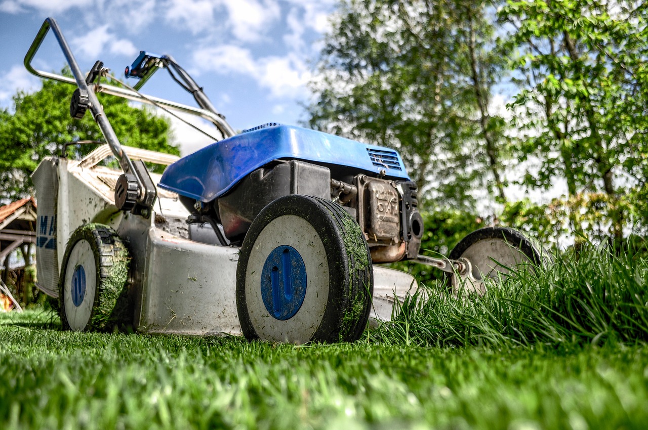 lawn-mower-384589_1280