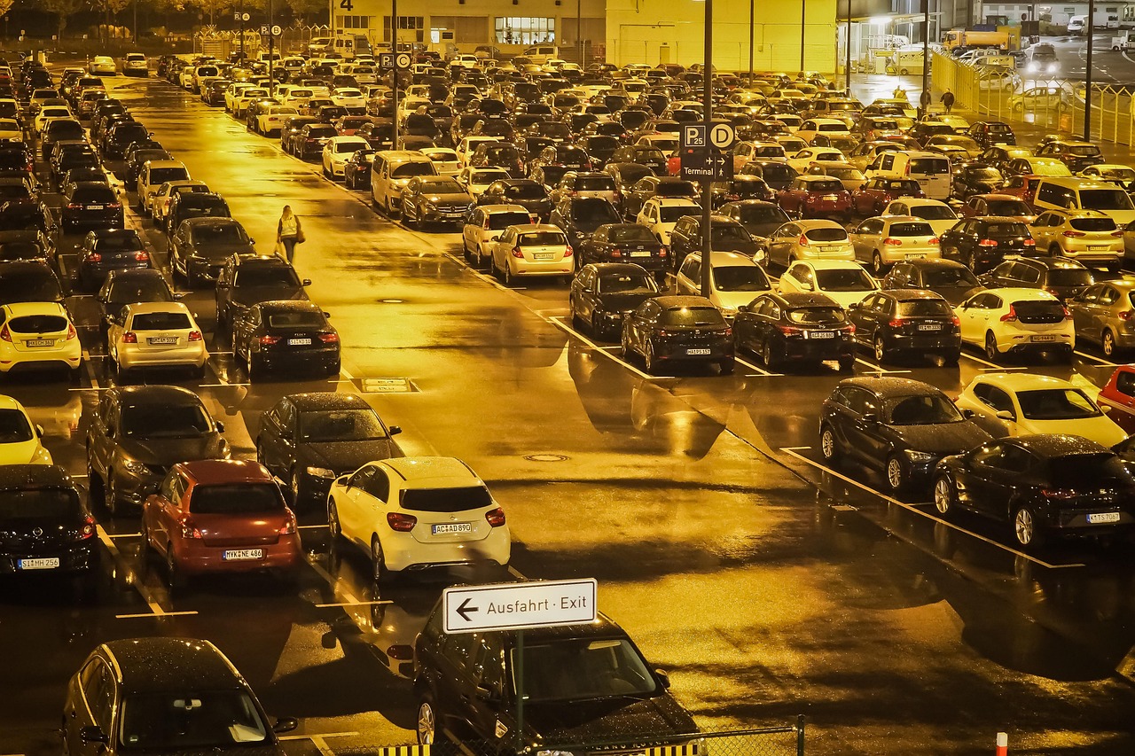 airport-3688241_1280